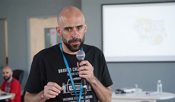 Alvaro Torres reviewing Search Console metrics after updating content